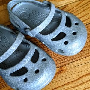 Crocs girls silver sandals Girls size 5